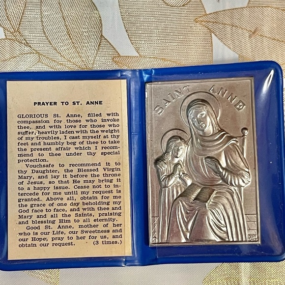 Lot Of 19 VTG  Religious Christian Holy Medal Cross Pendants Prayer Amulet - Picture 6 of 7